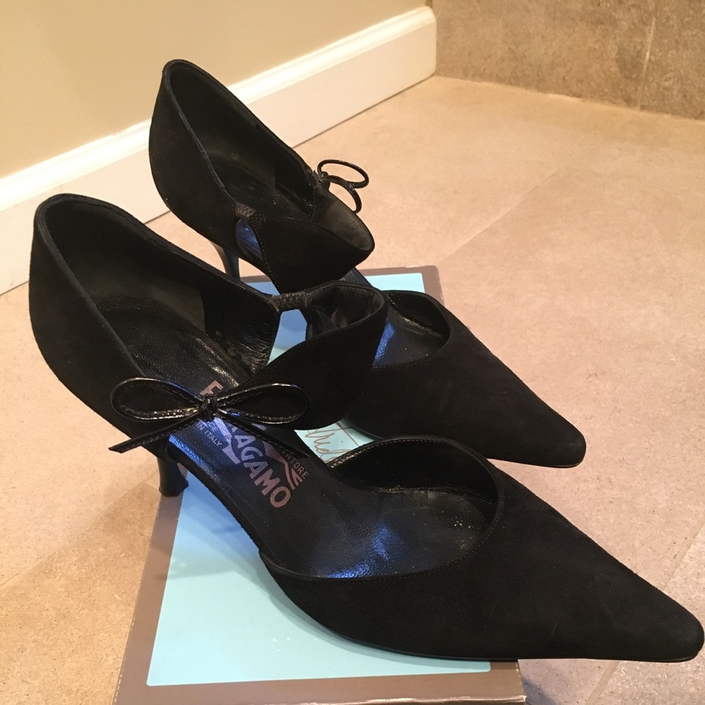 Vintage Salvatore Ferragamo Suede Bow Pumps